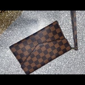 Brown checkered wrislet Wallet